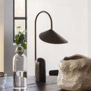 ferm LIVING Tischleuchte Arum, schwarz, Marmor, Stahl, 50 cm