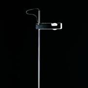 Oluce Stehleuchte Spider, schwarz/chrom, Metall, Aluminium