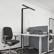 Arcchio LED-Büro-Stehlampe Jolinda, T-Form, schwarz, 4.000 K