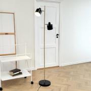 Dyberg Larsen Stehleuchte Ocean, schwarz/messing, 2-flg.